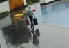Эпический фейл: работник отеля в Китае стал звездой сети после случайного падения с чемоданами в бассейн (видео)