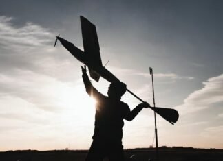 Атаки новых украинских БпЛА превращают ранее безопасные тыловые районы РФ в новые зоны поражения, — Business Insider