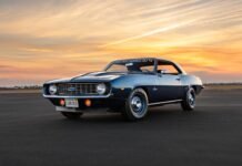 Мощный раритет: старый 57-летний Chevrolet ушел с молотка за $1,4 миллиона (фото)