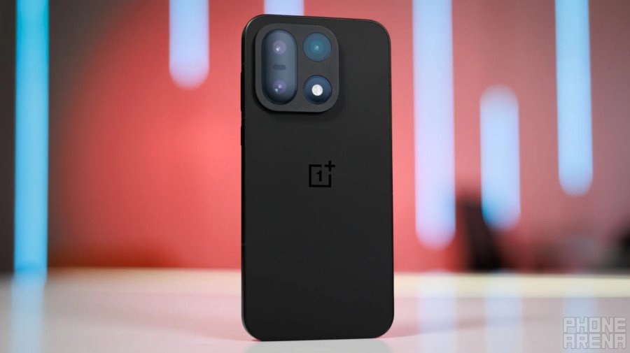 OnePlus 16 може перевершити iPhone 18 Pro: у мережу злили характеристики нового флагмана