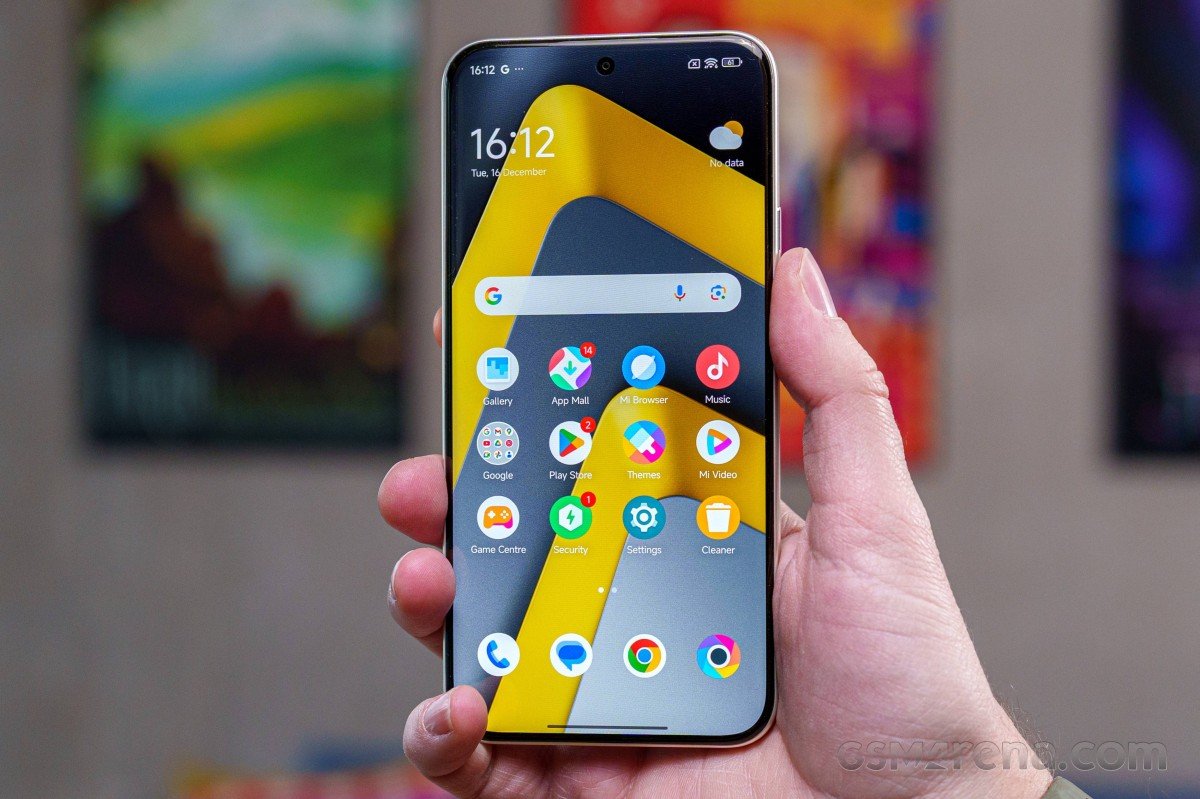 Быстрый телефон с отличным дисплеем: какая модель Xiaomi популярна в Украине (фото)
