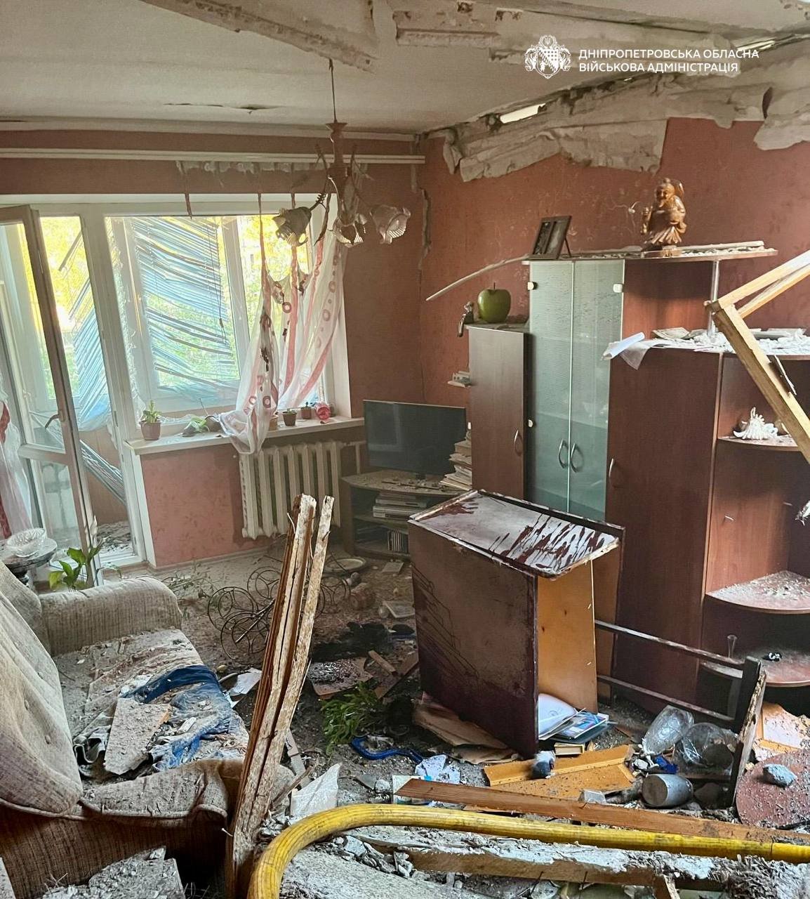 Россияне утром атаковали Днепр: повредили пятиэтажный жилой дом (фото)