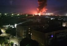 Ростов ночью подвергся массированной атаке: горят два завода ВПК РФ, — соцсети (видео)