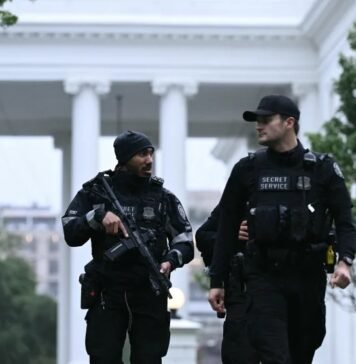 В Вашингтоне неизвестный устроил стрельбу возле Белого дома: Трамп был внутри