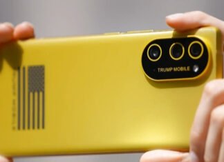 Смартфон Трампа виявився не зовсім “американським”: перші T1 Phone вже роздали журналістам