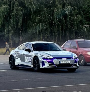 Один из 99: в Хмельницком засветился спортивный электрокар Audi за 200 000 евро (фото)