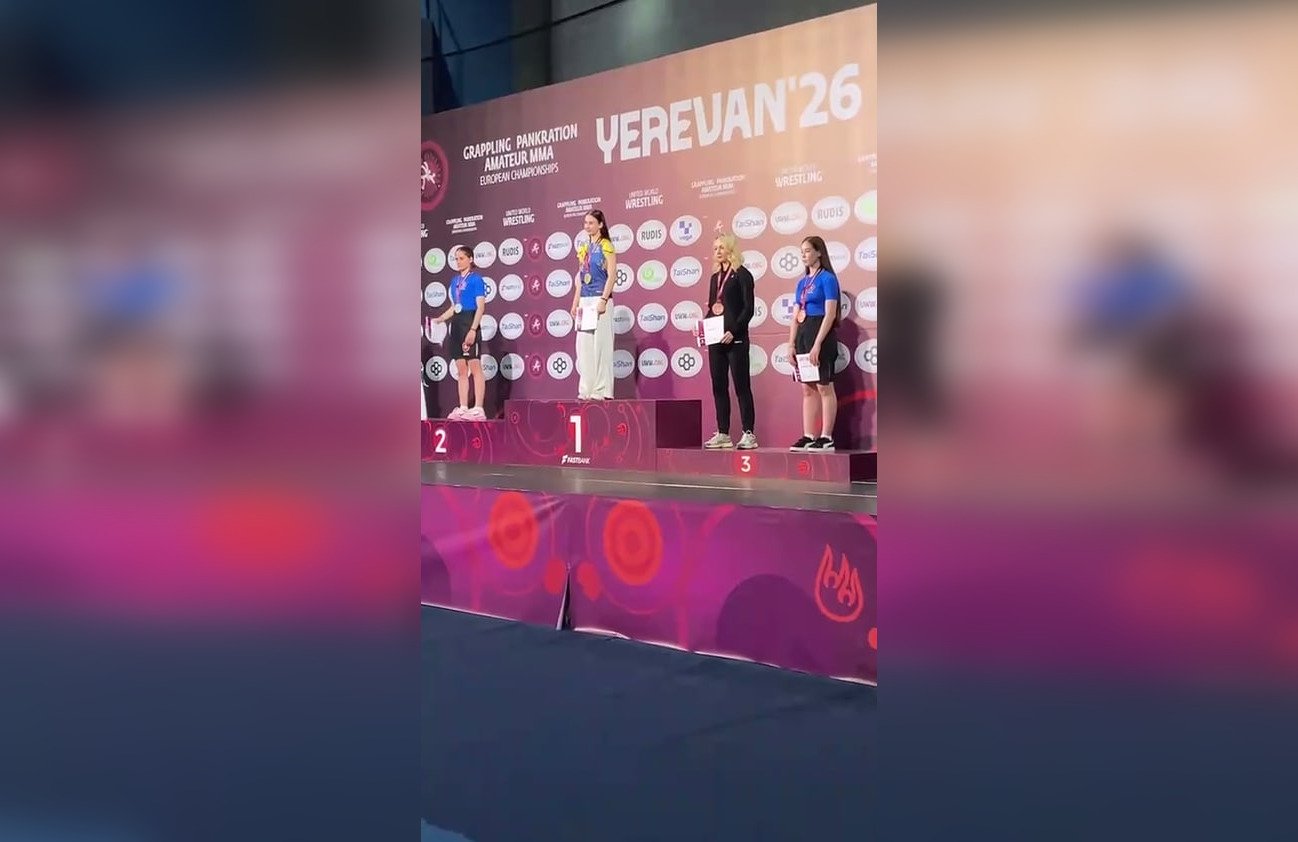 Россиянки сбежали от гимна Украины с подиума после поражения на чемпионате Европы (видео)