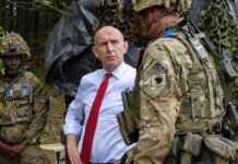 Призвал ускорить поставки ПВО Украине: министр обороны Британии подал в отставку — какая причина