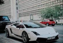Мощный и сверхлегкий: в Киеве замечен редкий суперкар Lamborghini (фото)