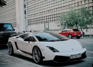 Мощный и сверхлегкий: в Киеве замечен редкий суперкар Lamborghini (фото)