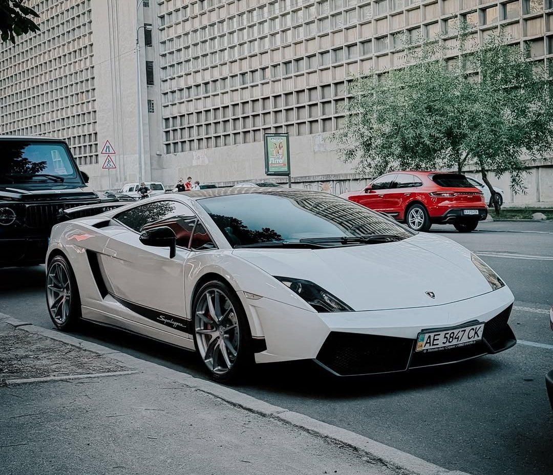 Мощный и сверхлегкий: в Киеве замечен редкий суперкар Lamborghini (фото)