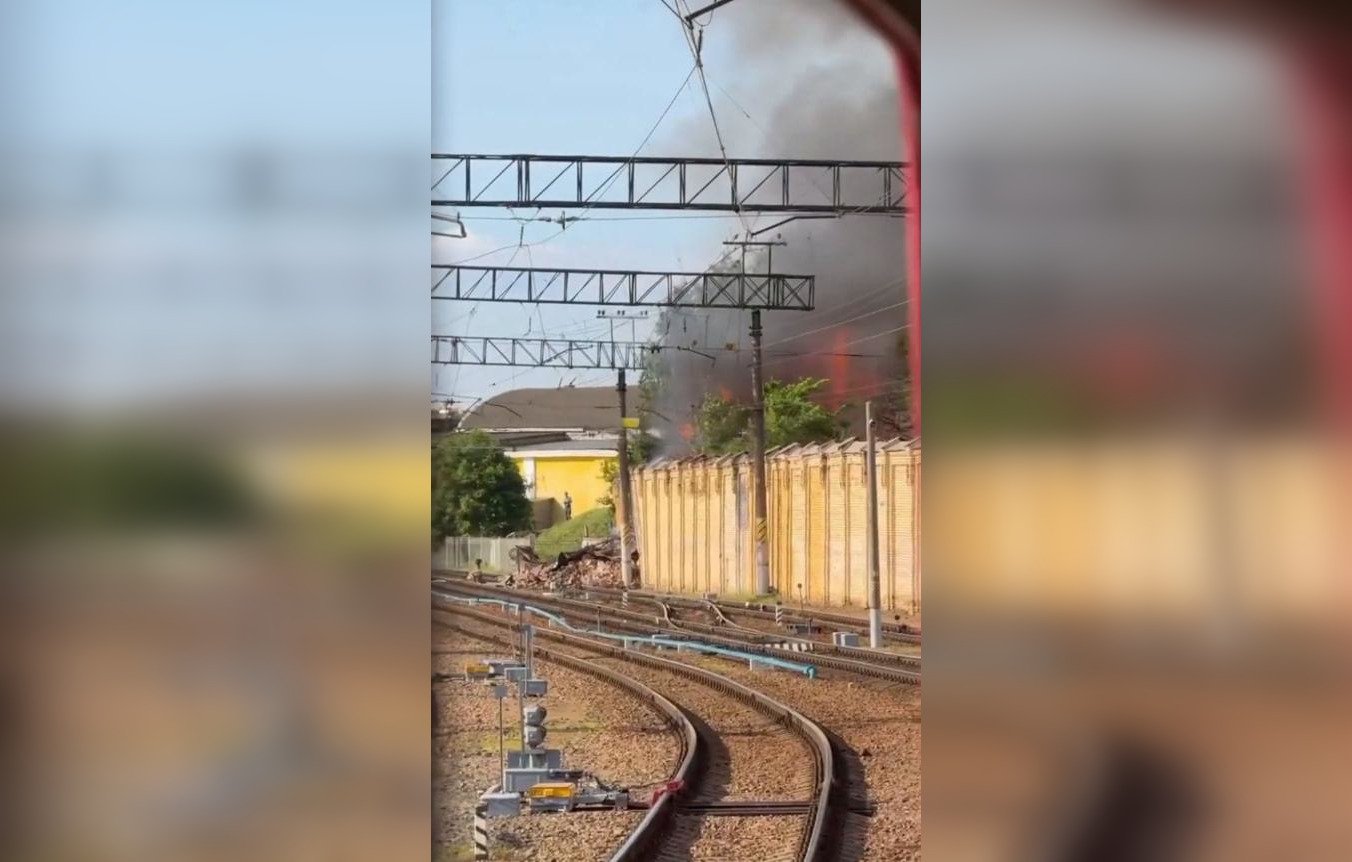В Петербурге вспыхнул завод «Арсенал»: там изготавливают артиллерийские установки (видео)