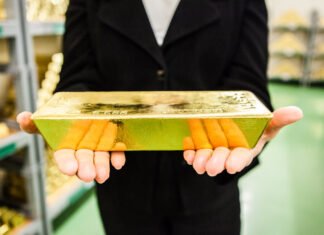 Цены на золото выросли более чем на 11 000%: как изменилась стоимость доллара за 55 лет