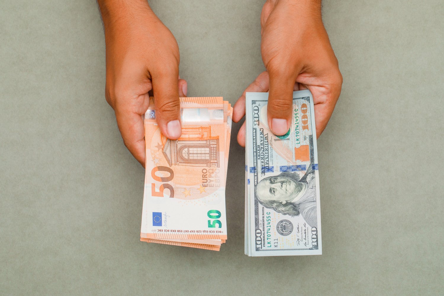 Нас ждет важная неделя: прогноз курса доллара и евро в Украине от банкира