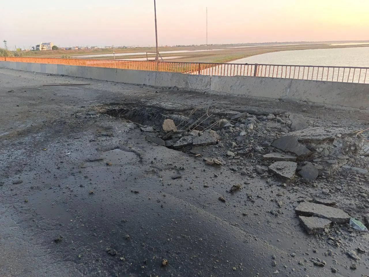 Второй удар БпЛА за месяц по Чонгарскому мосту: ключевая переправа в Крым снова перекрыта
