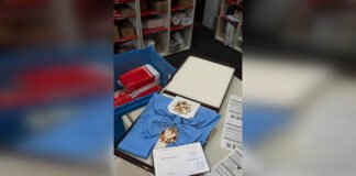 Отправил орден «Новой Почтой»: Зеленский возвращает Навроцкому высшую польскую награду (фото)