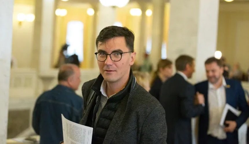 Квартира у мастера ресниц: «Слуга народа» Мотовиловец снимает элитное жилье втрое дешевле рынка, — Bihus.Info (фото)