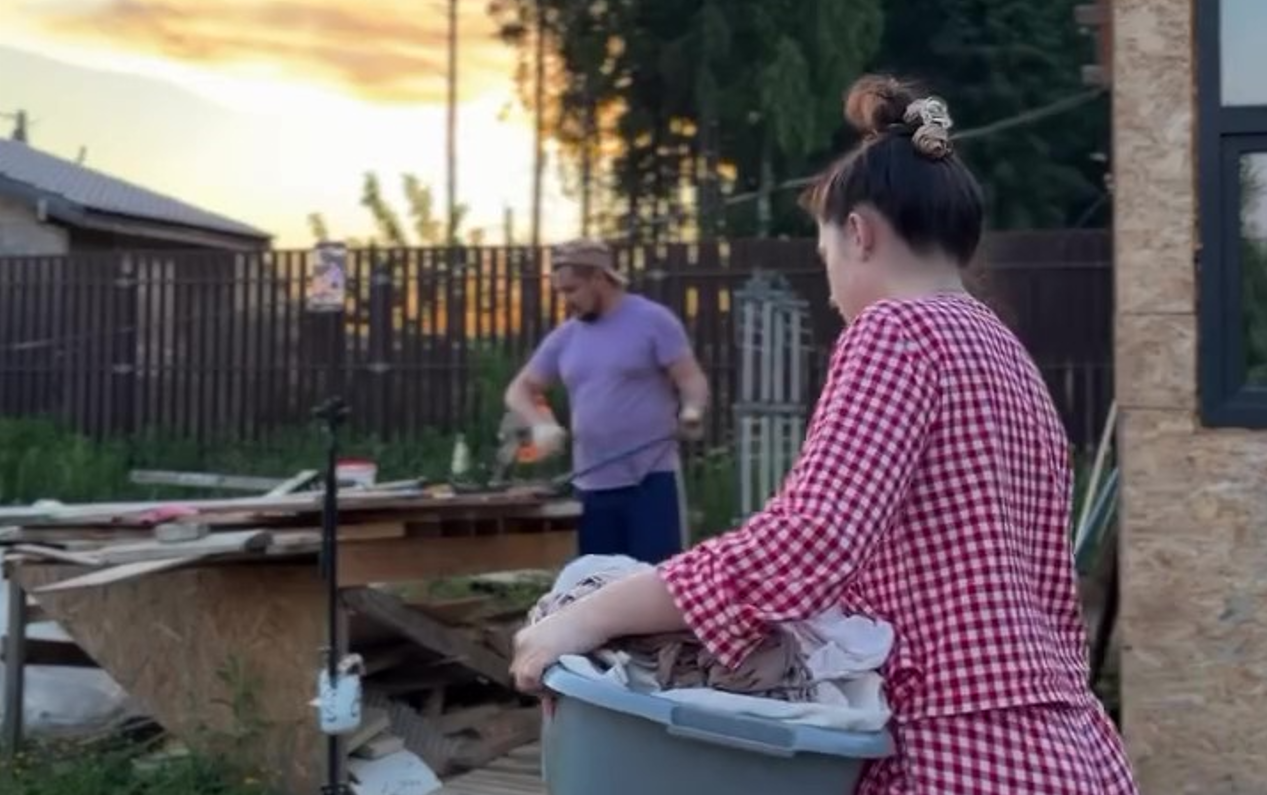 Дом площадью 18 «квадратов»: люди живут в «собачьей будке», чтобы не платить за аренду (фото)