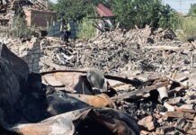 «Спасли подушки»: в результате удара РФ в Радушном пострадала еще одна семья — братьев вытащили из-под завалов