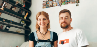 Из Киева в деревню: пара купила дом за $3000, к которому не ведут дороги (фото, видео)