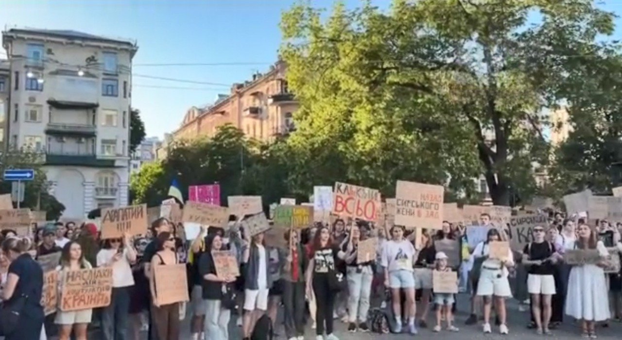 От Киева до Львова: в Украине уже третий день проходят митинги за Федорова (видео)