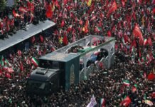 Верховный лидер Ирана Моджтаба Хаменеи не появился на похоронах отца