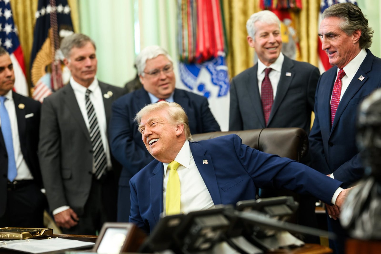 Девятизначная сумма: Трамп официально задекларировал огромный доход от криптовалютных проектов