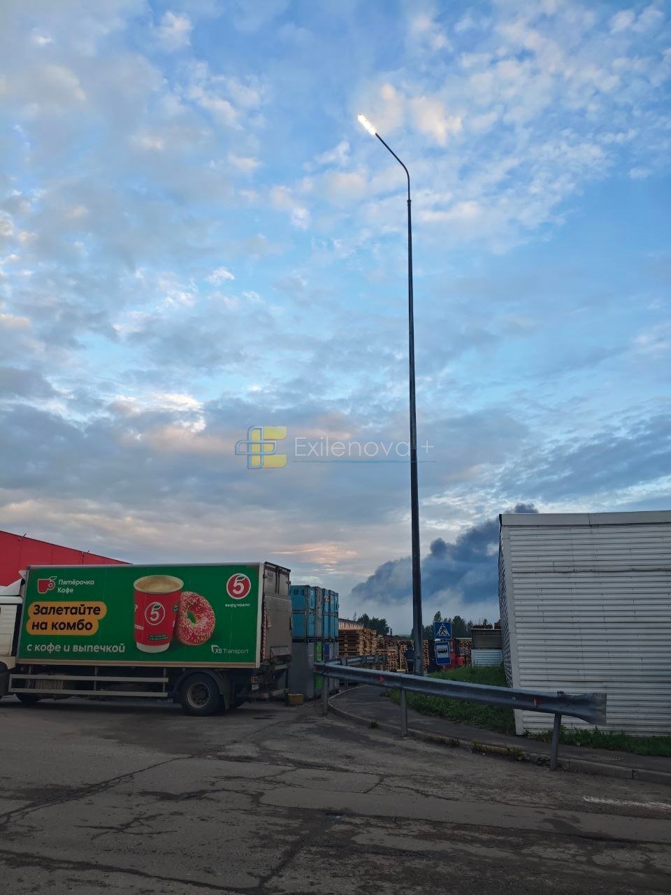 В российском Ярославе раздались взрывы: под обстрелом находится местный НПЗ (фото)