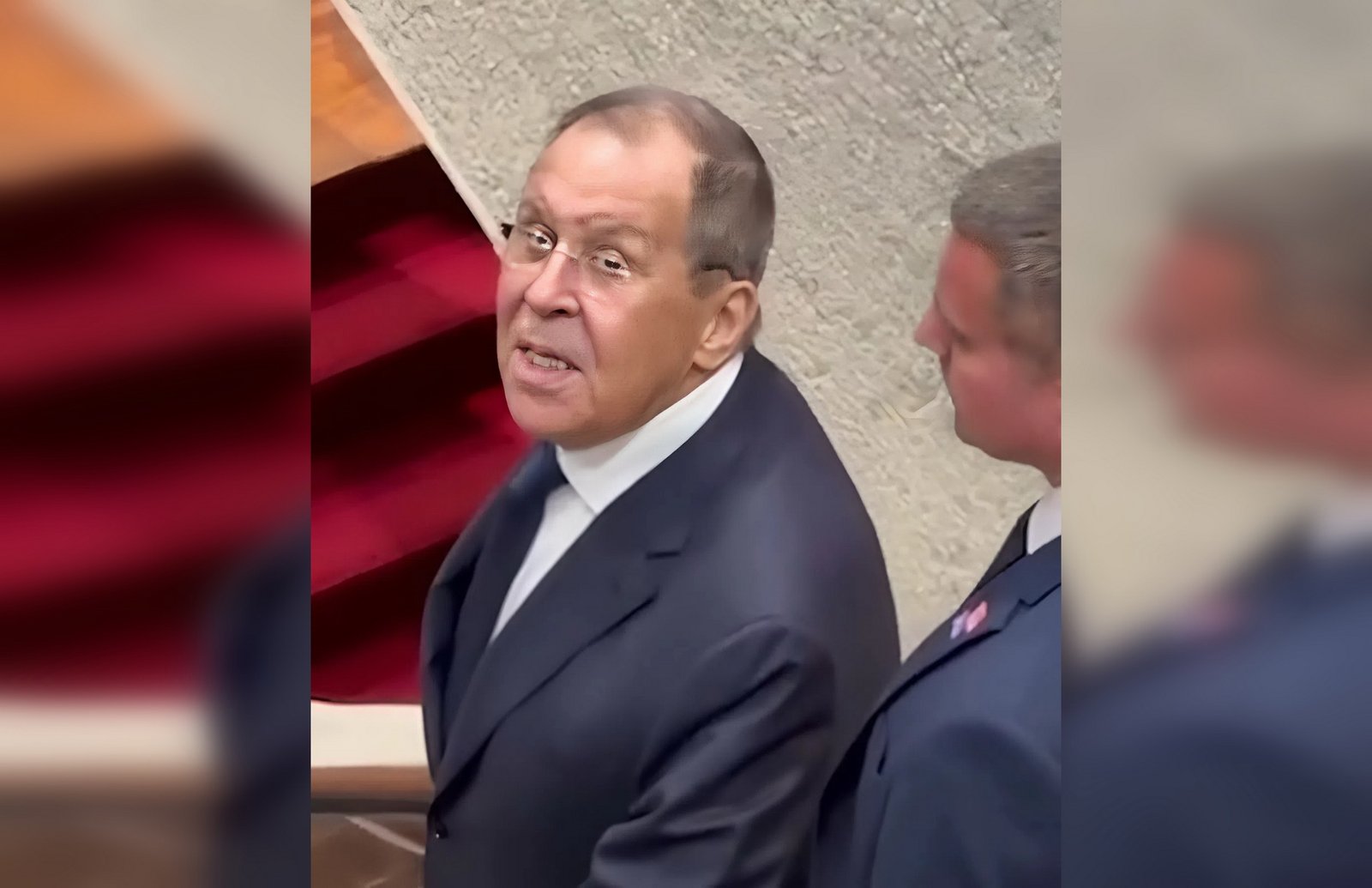 Говорил о прическе: Лавров необычно отреагировал на вопрос о войне в Украине (видео)