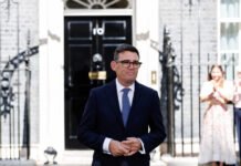 Премьер Британии призвал Инфантино уйти в отставку с поста президента ФИФА