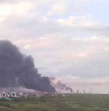 В российском Сизране прогремела серия взрывов: под атакой дронов находится местный НПЗ (фото)