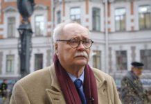 Призвал сбросить «ядерку» на Украину: СБУ объявила о подозрении режиссеру «Улицы разбитых фонарей»