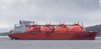 Скупает старые газовозы: Россия срочно наращивает «теневой флот» для перевозки СПГ
