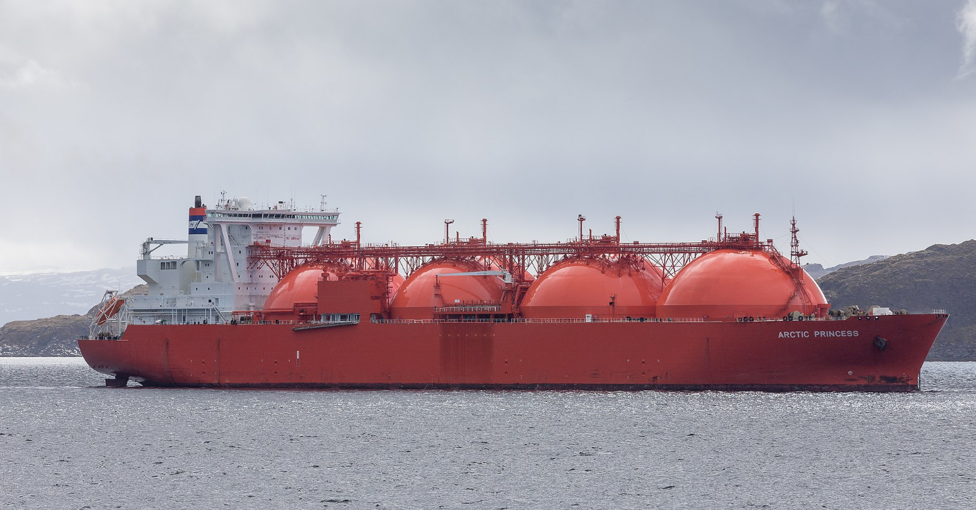 Скупает старые газовозы: Россия срочно наращивает «теневой флот» для перевозки СПГ