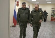 Боится собственной тени: Путин не выходит из Кремля без вертолета и запаса продуктов, — СМИ