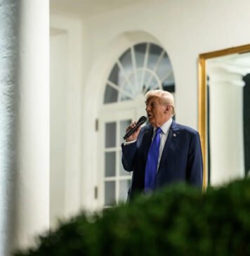 «Не знаем, хотим ли мы этого»: Трамп в очередной раз назвал Ормузский пролив территорией США (видео)