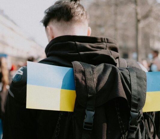 Чехия вводит новые правила для украинских беженцев: что ждет мужчин