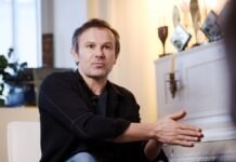 Такого никто не ожидал: Вакарчук вышел к зрителям на спектакле «Маруся Чурай»