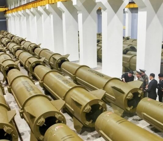 КНДР засыпала землей новое здание на заводе, где производят ракеты для РФ: что показали спутники