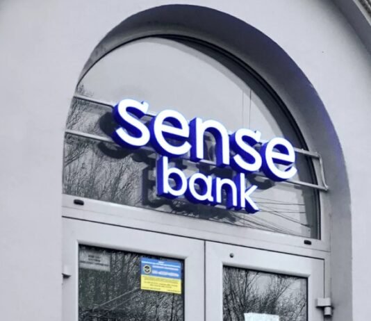 Обыски НАБУ у нардепов и в ОП: детективы оцепили Sense Bank (фото)