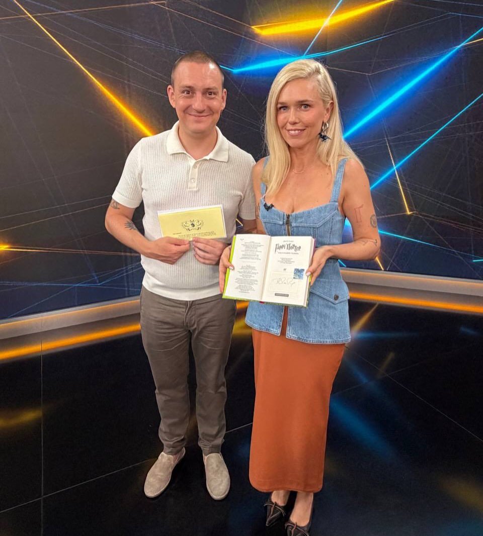 Провел более 4 лет в плену: Джоан Роулинг трогательно поддержала украинского морпеха (фото)