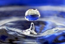 Забудьте о кислотных дождях: обычная вода может разрушить металл неожиданным образом (фото)