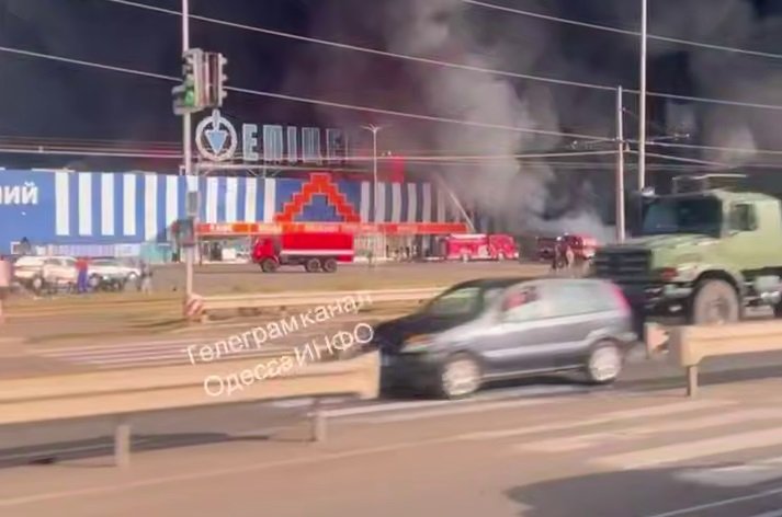 ВС РФ ударили по двум «Эпицентрам» в Одессе: первые детали (видео)