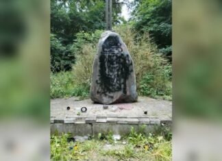 В Польше повредили мемориал погибшим украинским воинам: в посольстве возмущены (фото)