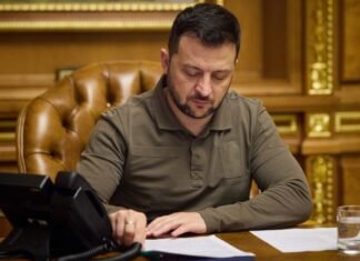 Вслед за Стефанишиной: Зеленский уволил еще шесть украинских послов, — указы
