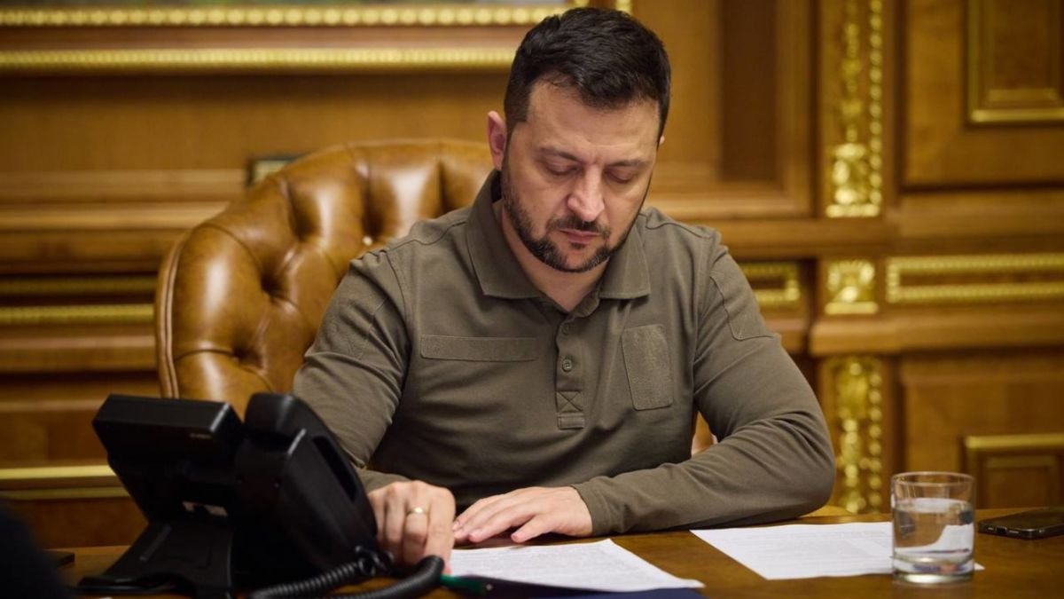Вслед за Стефанишиной: Зеленский уволил еще шесть украинских послов, — указы