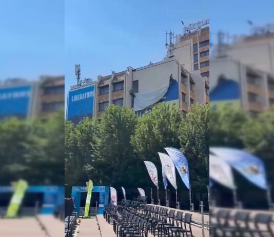 В столице Косово убрали гигантский украинский флаг: в чем причина