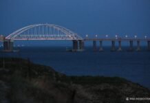 Оккупированный Крым массировано атакуют дроны: после «прилетов» в ряде городов отключился свет (видео)
