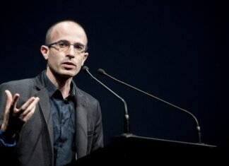 Харари сравнил возможности ИИ с недостижимой мечтой Гитлера и Сталина: массовое производство близости