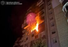 В Запорожье в результате вражеского удара возник пожар в многоэтажке